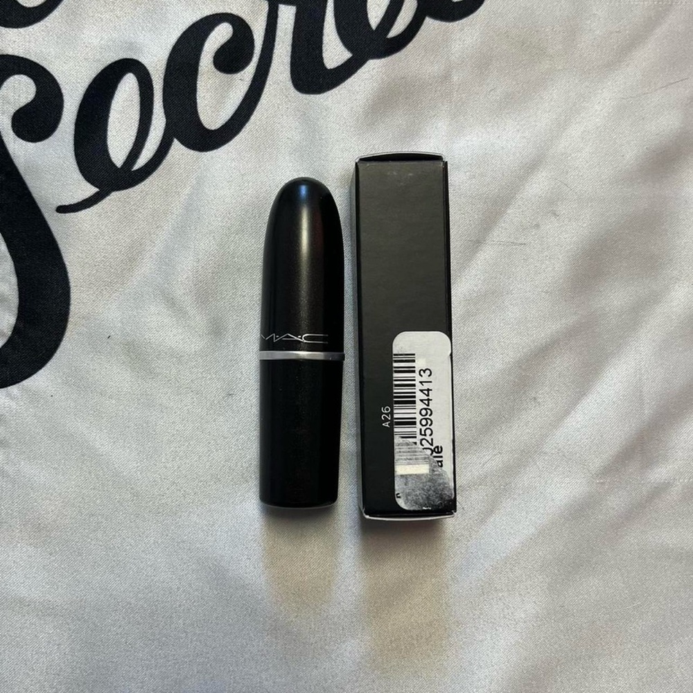 MAC amplified creme lipstick in Lured In 3g/0.1oz - Picture 4 of 4